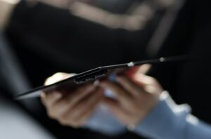 삼성 '트라이폴드' 판매 완판, 중고시장에서 100만원 웃돈