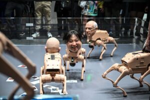 김정은·머스크 얼굴 로봇개 1억 넘는 가격에도 완판