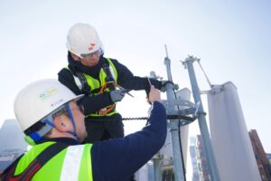 SKT 연말 기지국 증설과 24시간 모니터링 강화