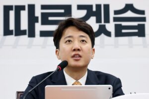 한동훈·김문수 '러브샷' 이준석 충격