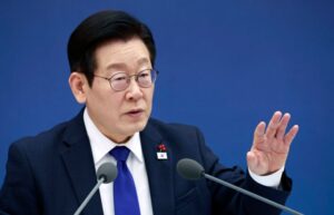 대통령, 공무원 성과 포상과 감찰 강화 지시