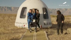 휠체어 장애인 첫 우주여행 성공