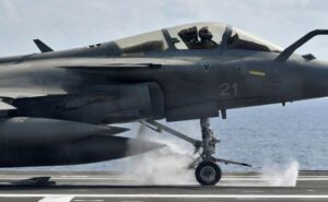 프랑스 재정난에도 새 핵항모 건조 결정